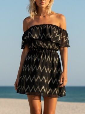 EVERLY Black/Gold Chevron Ruffle Strapless Dress
